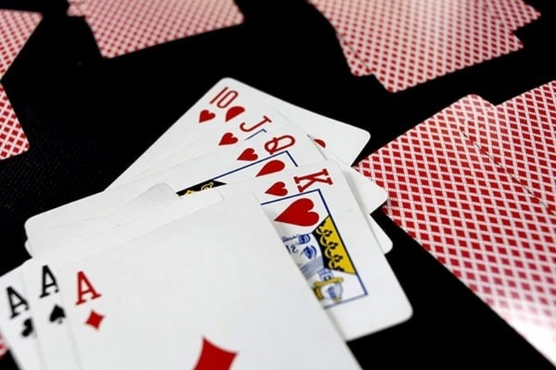 Bạn cần tính toán xếp cặp các lá bài với nhau để có cơ hội giành chiến thắng